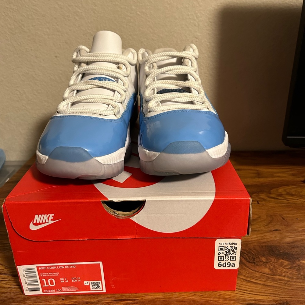 Air Jordan 11 Low “unc”